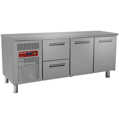 BMIV20/TP+BC1/2-TP Kjølebenk med skuffer og 2 dører Storkjøken BMIV20-R2.jpg