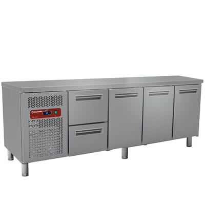 2-TP Kjølebenk 2 skuffer 3 dører MR4_1.jpg