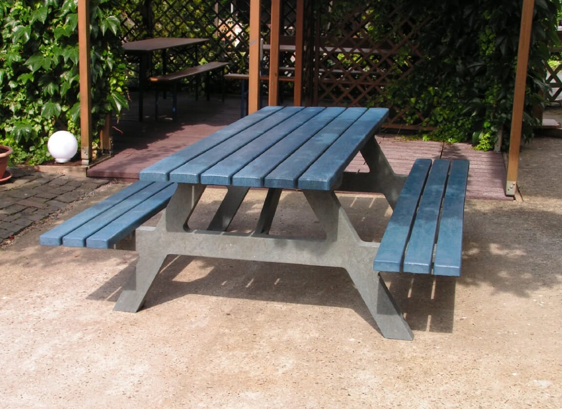 Brian2 - blå Parkbenk bord sett pikninkbenk rastebenk Scheie Serengeti 6.jpg