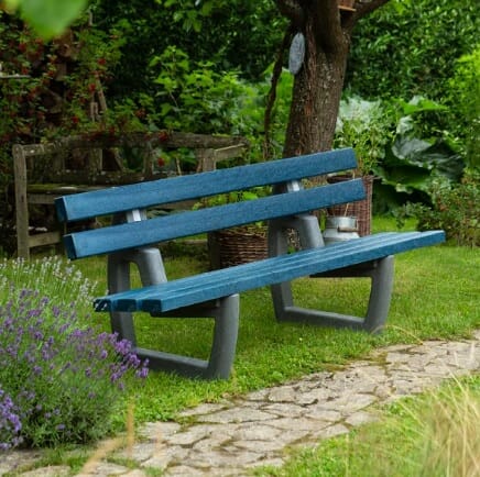 Parkbenker i resirkulert plast – slitesterkt og miljøvennlig