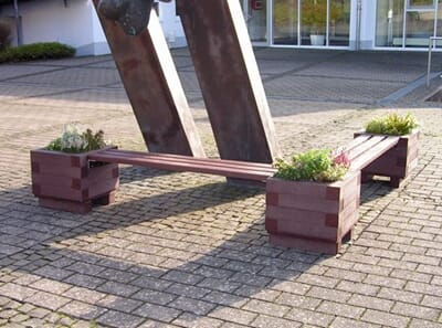 Iona base Iona benk 2.JPG