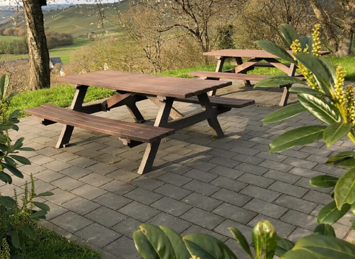 Pikniksett Hahn - Brian2_Rel Parkbenk bord sett pikninkbenk rastebenk Scheie Serengeti 2.jpg